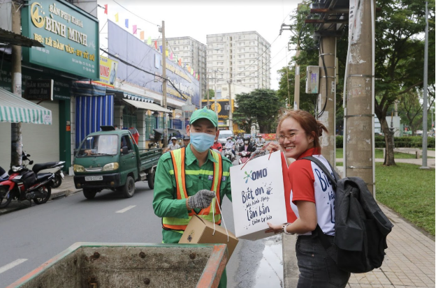 Unilever và các nhãn hàng mang mùa Tết yêu thương đến hơn 10.000 người - Ảnh 1.