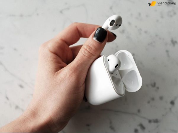 Cách xử lý khi bị mất một bên tai nghe AirPods và những lỗi khác - Ảnh 2.