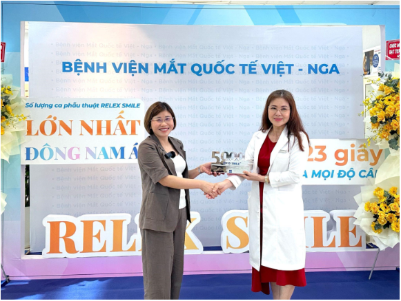 Bệnh viện Mắt Quốc tế Việt - Nga nhận giải số lượng ca phẫu thuật SMILE của Zeiss nhiều nhất Đông Nam Á - Ảnh 3.