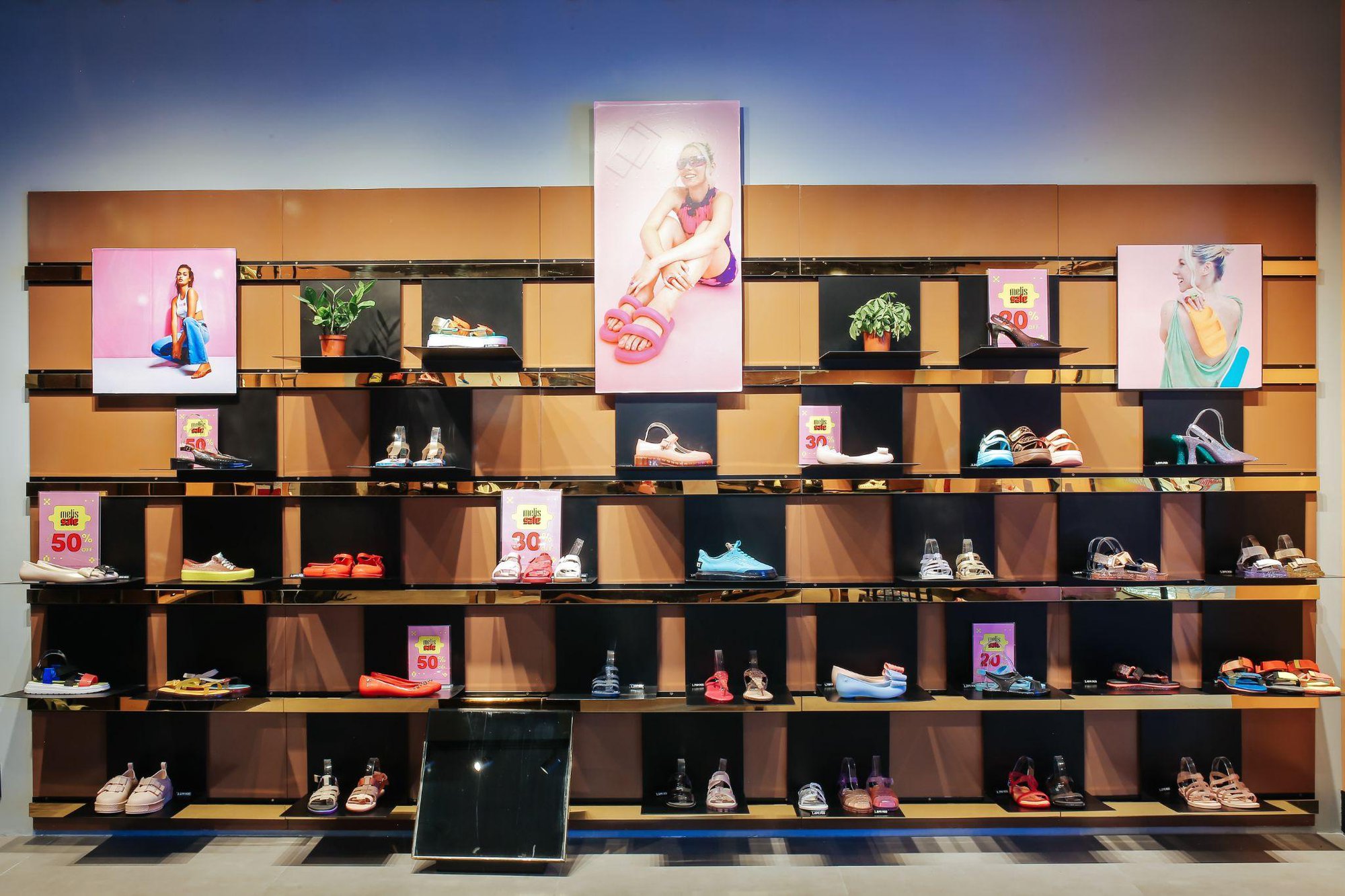 Melissa chiều lòng hội yêu thời trang bền vững với cửa hàng mới ở trung tâm Hà Nội - Ảnh 1.