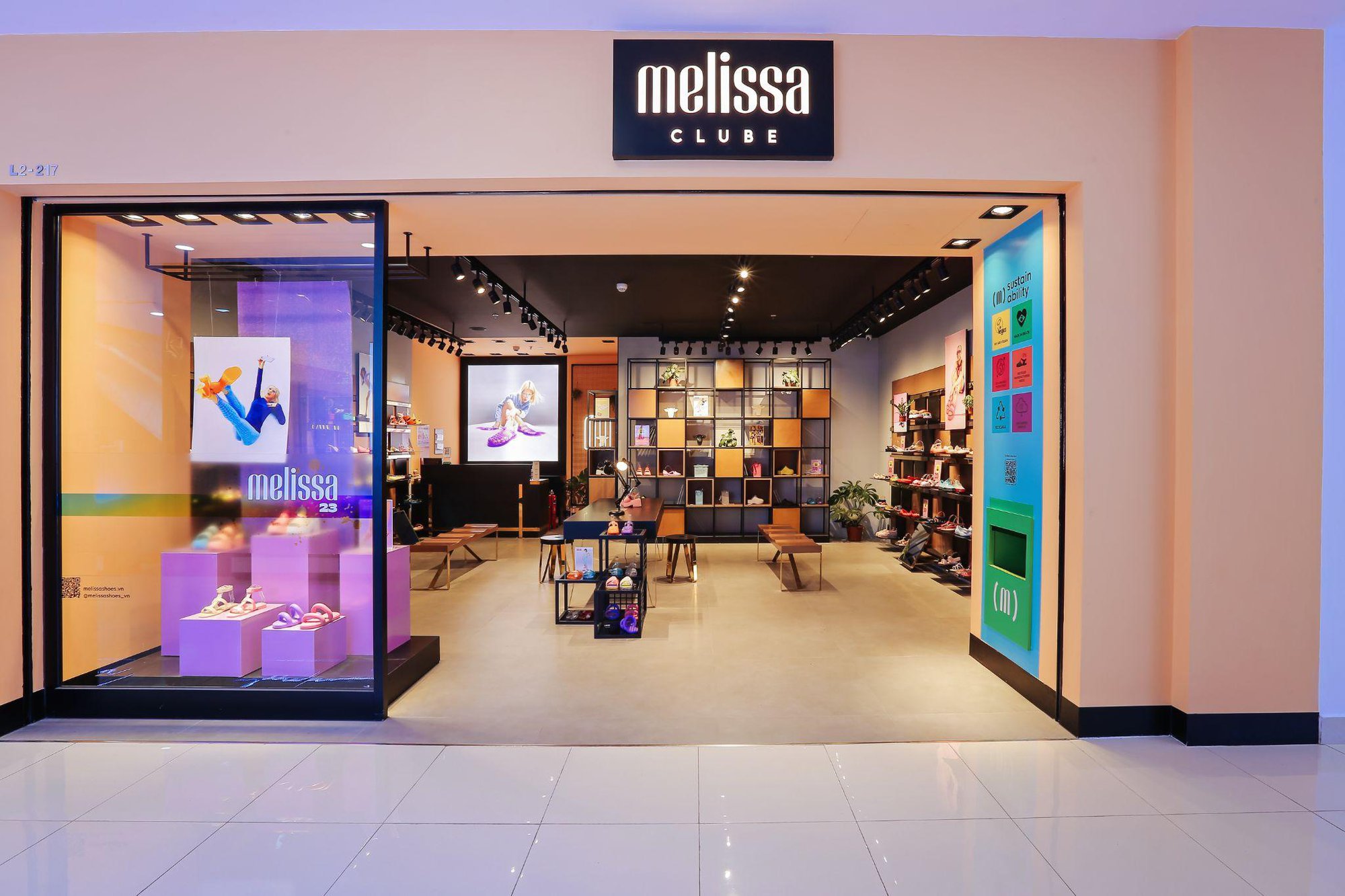 Melissa chiều lòng hội yêu thời trang bền vững với cửa hàng mới ở trung tâm Hà Nội - Ảnh 2.