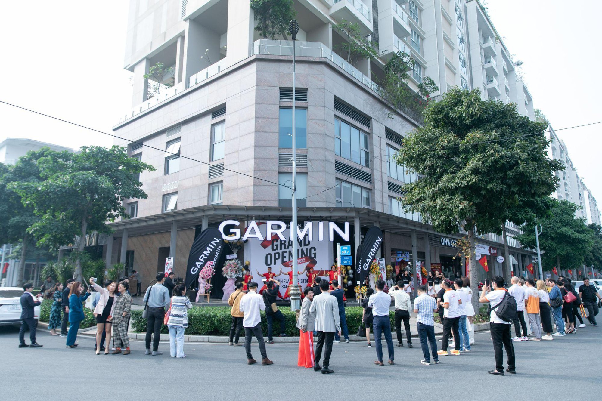 Garmin mở cửa hàng Flagship tiên phong tại Việt Nam, toạ lạc tại &quot;thiên đường chạy bộ Sala&quot; - Ảnh 1.