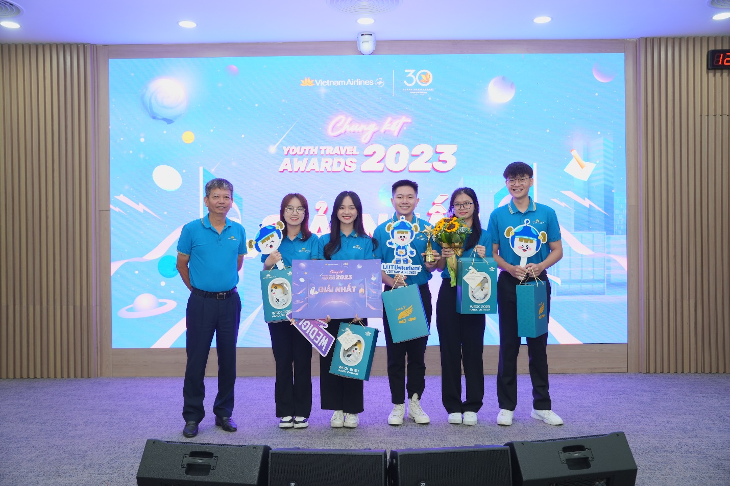 Vietnam Airlines tiếp tục chắp cánh ước mơ cho thế hệ trẻ tại Youth Travel Awards 2023 - Ảnh 3.