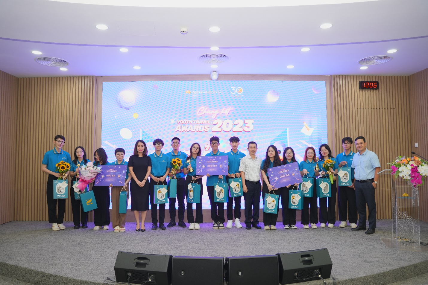 Vietnam Airlines tiếp tục chắp cánh ước mơ cho thế hệ trẻ tại Youth Travel Awards 2023 - Ảnh 5.