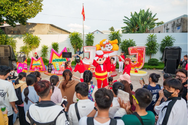 Jollibee khởi động Hành Trình Cảm Xúc - Lan tỏa triệu niềm vui tại 20 trường đại học lớn - Ảnh 2.