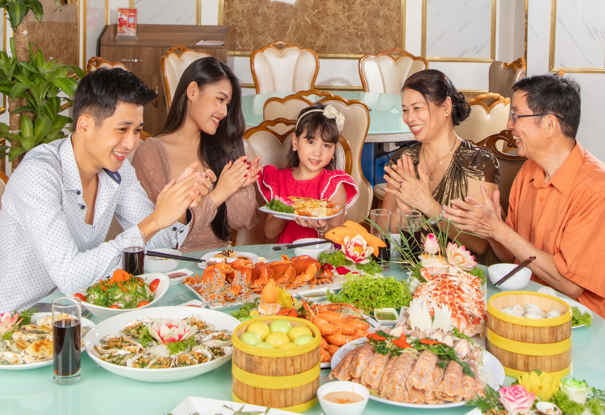 Buffet hải sản Cửu Vân Long và hành trình Nam tiến - Ảnh 2.