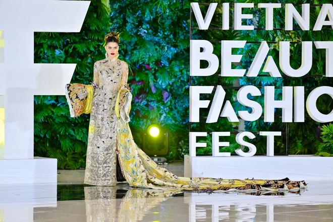2 show Vietnam Beauty Fashion Fest của Miss Grand International 2023: Top 70 thí sinh tỏa sáng, 1 chi tiết hé lộ đầu tư quy mô - Ảnh 6.
