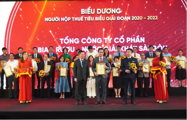 SABECO được vinh danh doanh nghiệp nộp thuế tiêu biểu 2020-2022  - Ảnh 2.