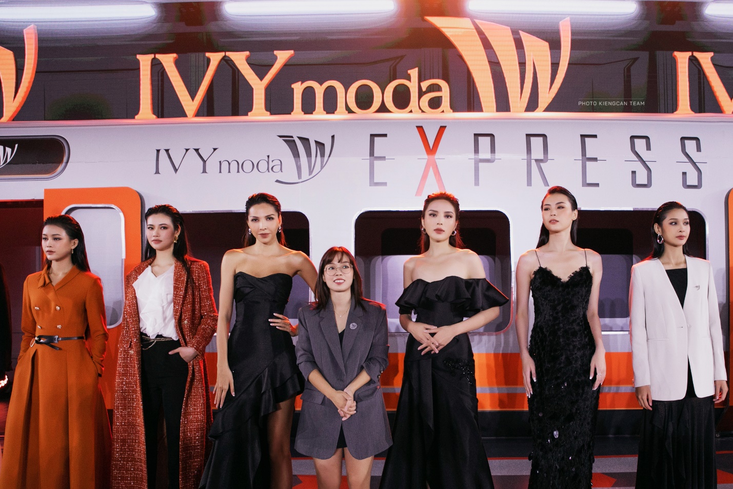 5 khoảnh khắc ghi dấu đẳng cấp của IVY moda tại show Express - Ảnh 3.