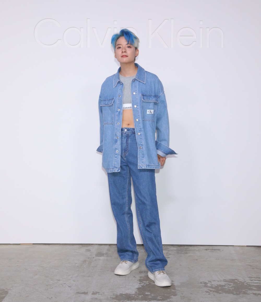 Calvin Klein chính thức ra mắt bộ sưu tập Calvin Klein Jeans Fall 2023 - Ảnh 3.