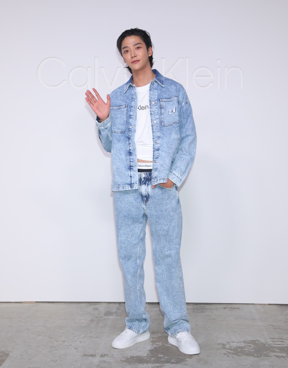 Calvin Klein chính thức ra mắt bộ sưu tập Calvin Klein Jeans Fall 2023 - Ảnh 5.