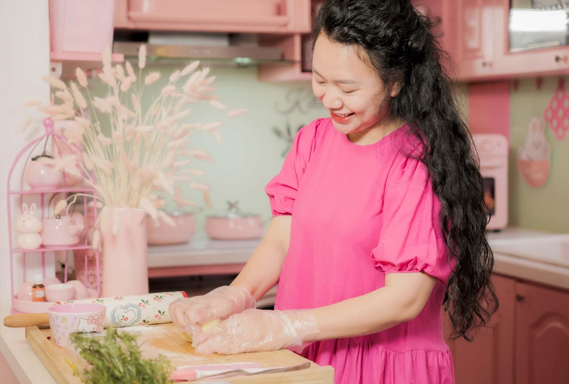 Mẹ bỉm Hà Nội chia sẻ bí kíp phủ hồng căn bếp xinh mà không sến - Ảnh 3.