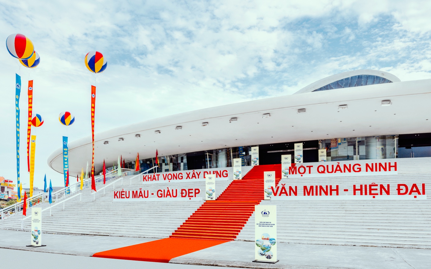 Công nghệ mới khiến cho triển lãm 60 năm tỉnh Quảng Ninh trở nên sống động và thú vị - Ảnh 1.