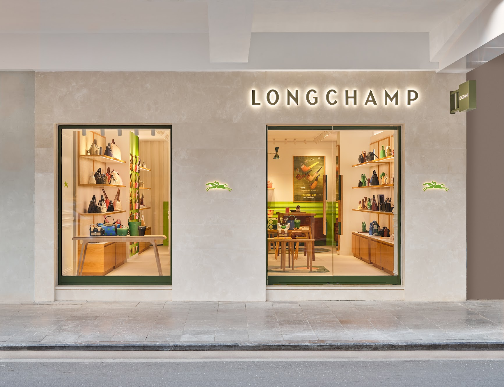 Check-in cửa hàng Longchamp chính hãng tại Tràng Tiền cùng Lương Thùy Linh, Jun Vũ, Dương Tú Anh - Ảnh 1.