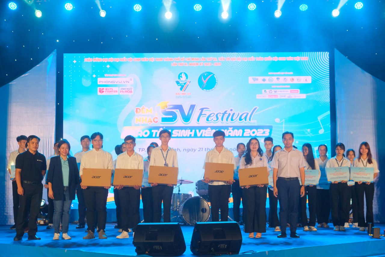 Phong Vũ đồng hành tổ chức Ngày hội Tân Sinh Viên cho 20.000 sinh viên tại TP.HCM - Ảnh 4.