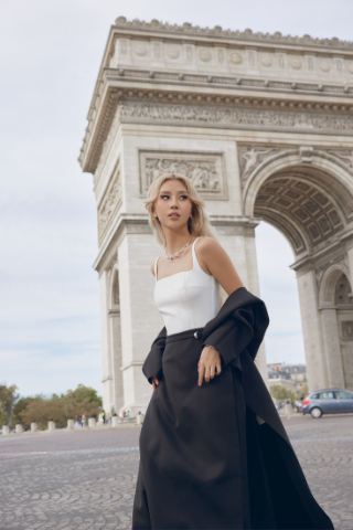 Quỳnh Anh Shyn tỏa s&aacute;ng tr&ecirc;n đường phố Paris c&ugrave;ng trang sức kim cương độc đ&aacute;o - Ảnh 2.