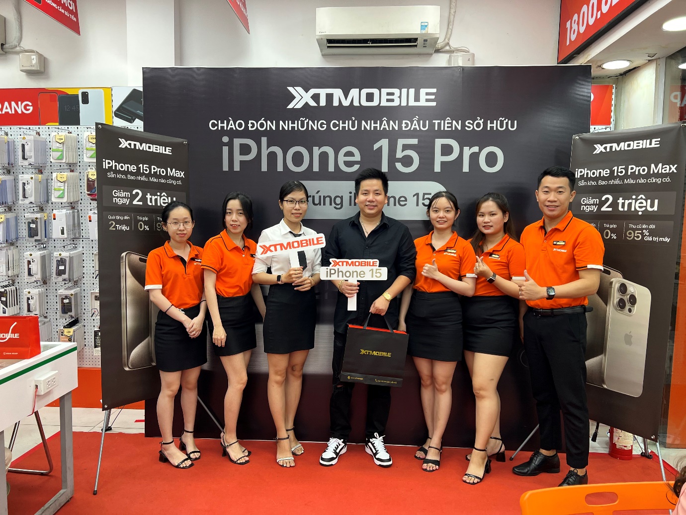 Vừa “tậu xe tiền tỷ, Khoa Pug tiếp tục chi mạnh để sở hữu iPhone 15 đủ màu - Ảnh 6.