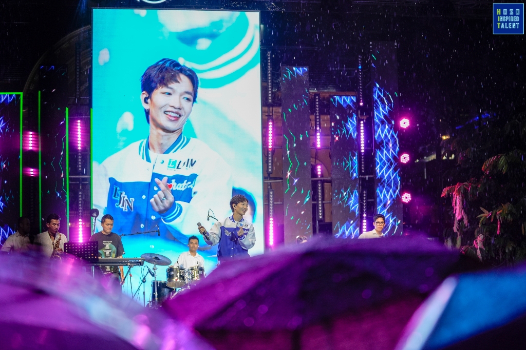 GreyD, Hoàng Dũng và loạt rapper “đại náo” phố Nguyễn Huệ, cùng bia TUBORG mở tiệc âm nhạc chiêu đãi giới trẻ - Ảnh 2.