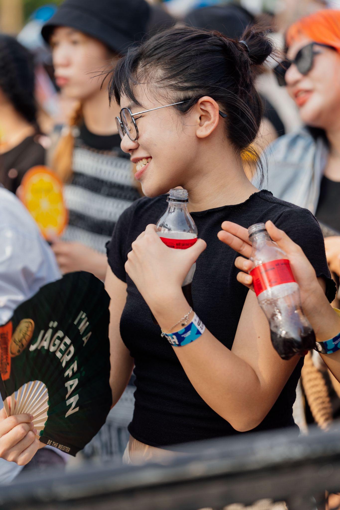 Hạnh phúc chỉ đơn giản vậy thôi: Nghe nhạc hay, uống nước ngọt sảng khoái mát lạnh, “quẩy” tưng bừng ở lễ hội hơn 10.000 người - Ảnh 15.