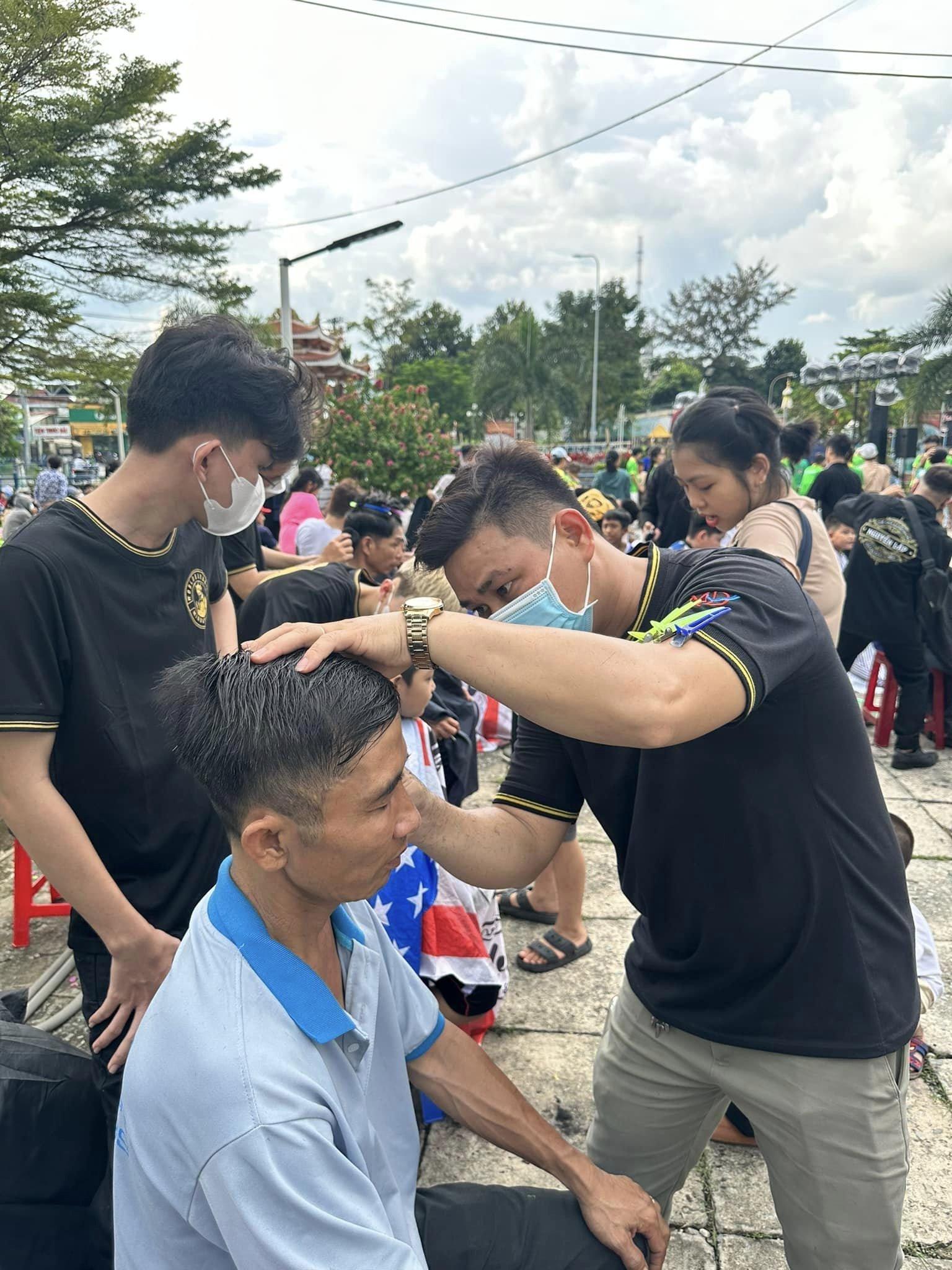 Trường dạy nghề Minh Đan - Nghệ thuật cắt tóc trong Tết Trung thu gắn kết cộng đồng - Ảnh 4.