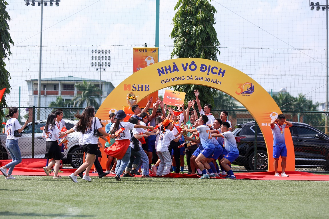 Giải bóng đá SHB - 30 năm thành lập: Sự kiện gây sốc làng túc cầu không chuyên