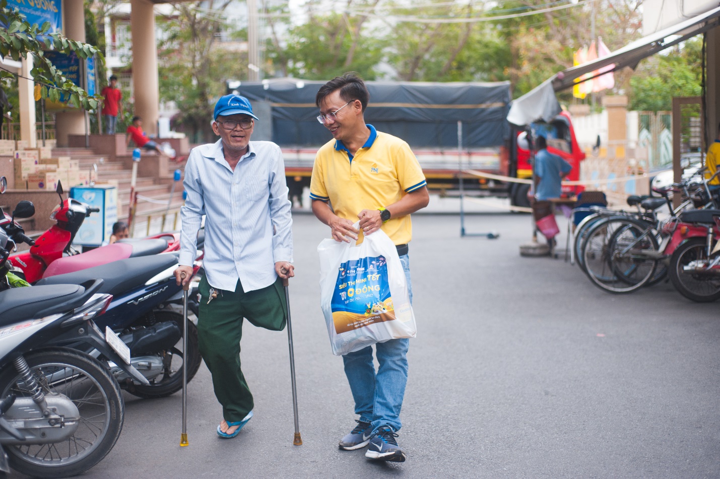 PNJ được vinh danh là &quot;Doanh nghiệp vì cộng đồng&quot; năm 2023 - Ảnh 1.