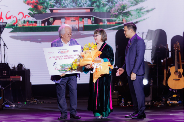 Đêm nhạc Trịnh Công Sơn kỷ niệm 20 năm thành lập VNGroup - Ảnh 2.