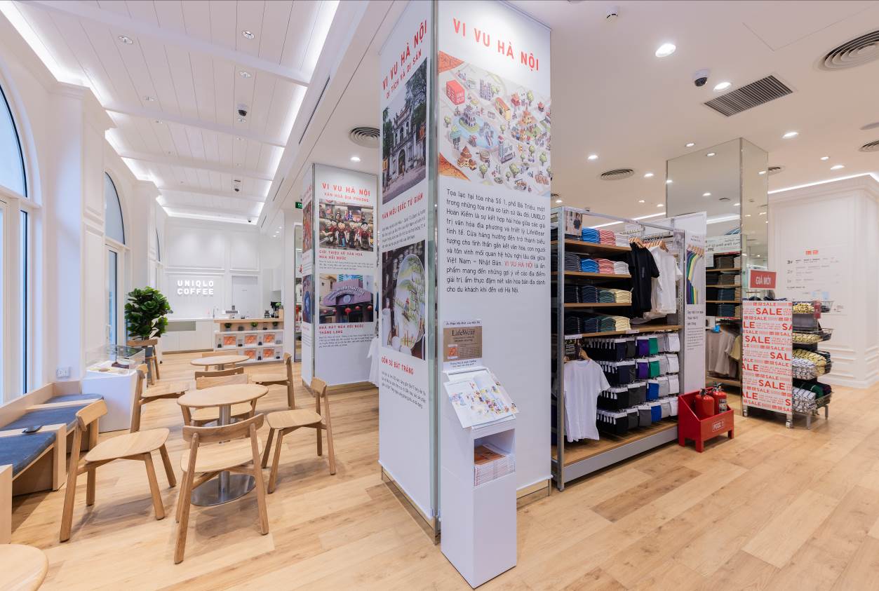 Cửa hàng UNIQLO Hoàn Kiếm trở thành địa điểm yêu thích mới của khách du lịch và người dân Thủ đô - Ảnh 4.