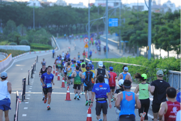 Hơn 8.000 người hòa mình vào Giải chạy Pocari Sweat Run Việt Nam 2023 - Ảnh 1.