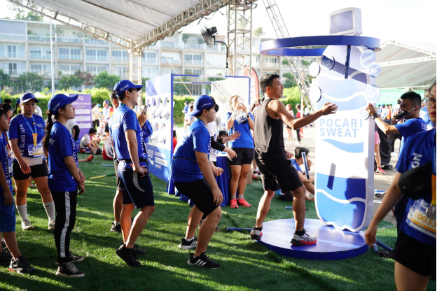 Hơn 8.000 người hòa mình vào Giải chạy Pocari Sweat Run Việt Nam 2023 - Ảnh 3.