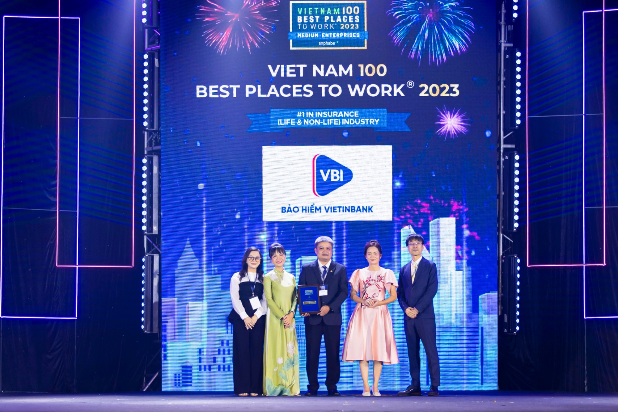 Bảo hiểm VietinBank - VBI bất ngờ lọt Top 1 ngành Bảo hiểm và thứ hạng 8/100 Nơi làm việc tốt nhất Việt Nam - Ảnh 1.