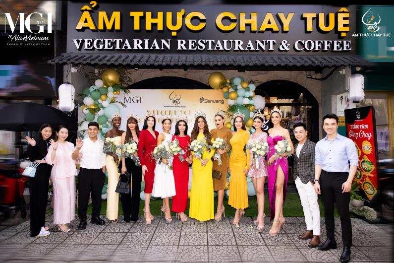 Top 10 Miss Grand International 2023 đổ bộ Nhà hàng Chay Tuệ: Ẩm thực chay nâng tầm quốc tế - Ảnh 1.