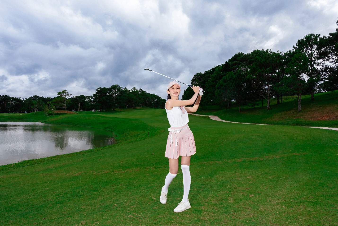 Nữ giới chơi golf - một bộ môn không chỉ dành cho giới quý tộc