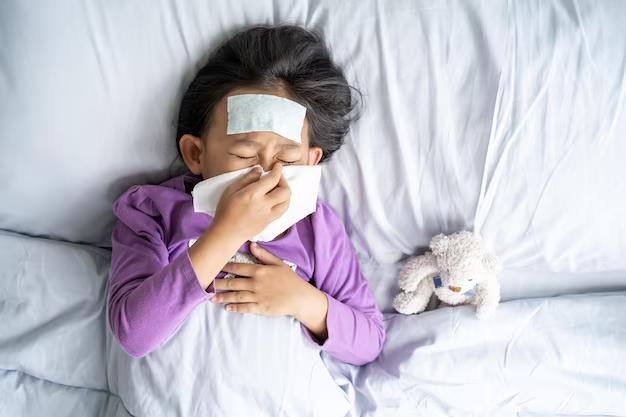 Mưa lạnh ai cũng ho ốm, sổ mũi, muốn bảo vệ sức khỏe cho trẻ thì 4 việc này là không thể thiếu - Ảnh 2.
