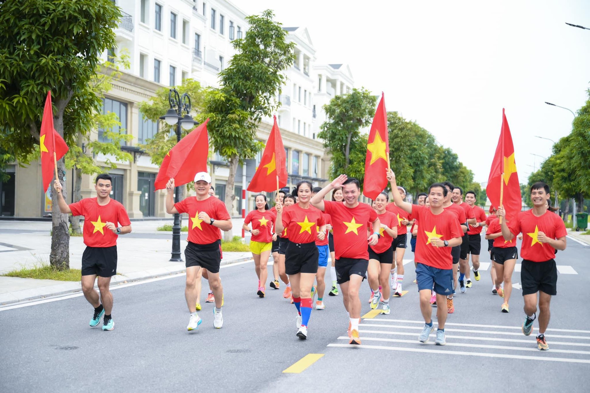 Cung đường chạy mơ ước của cộng đồng runner phía Đông Hà Nội - Ảnh 3.