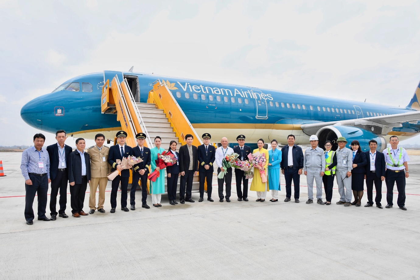 Chuyến bay đánh dấu cột mốc lịch sử mới của sân bay Điện Biên - Ảnh 3.