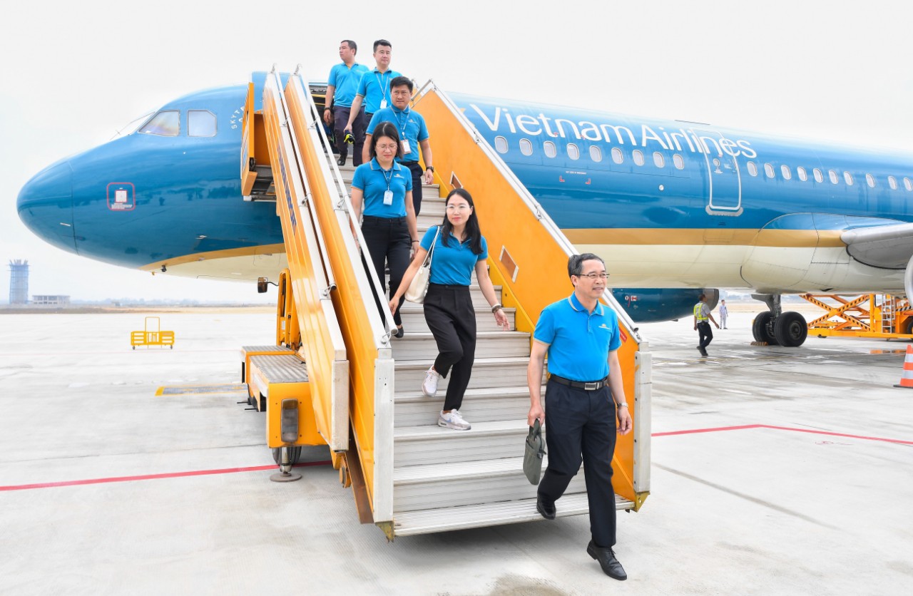 Chuyến bay đánh dấu cột mốc lịch sử mới của sân bay Điện Biên - Ảnh 4.
