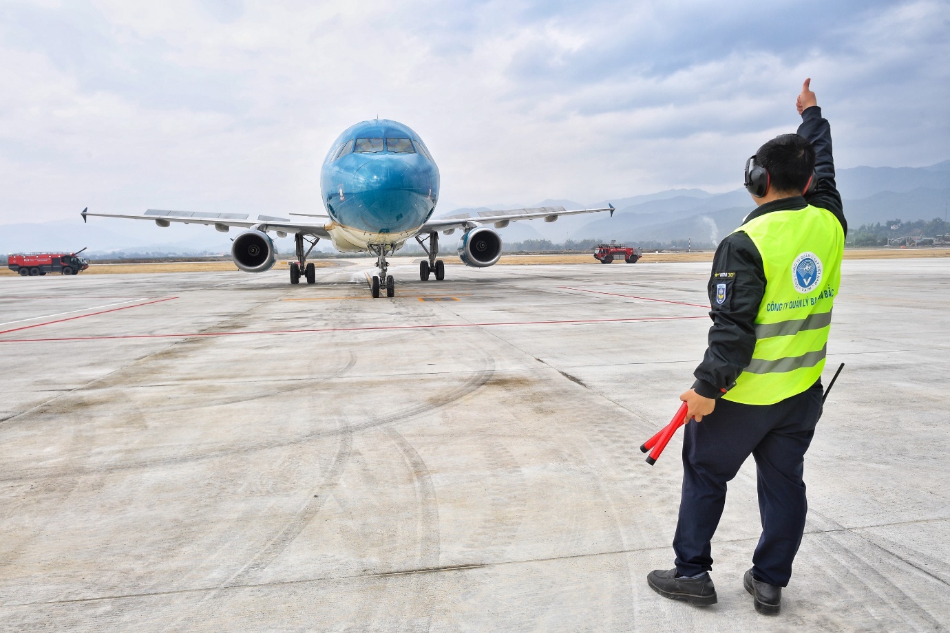 Lần đầu tiên trong lịch sử, sân bay Điện Biên chính thức đón máy bay cỡ lớn Airbus A321 - Ảnh 4.