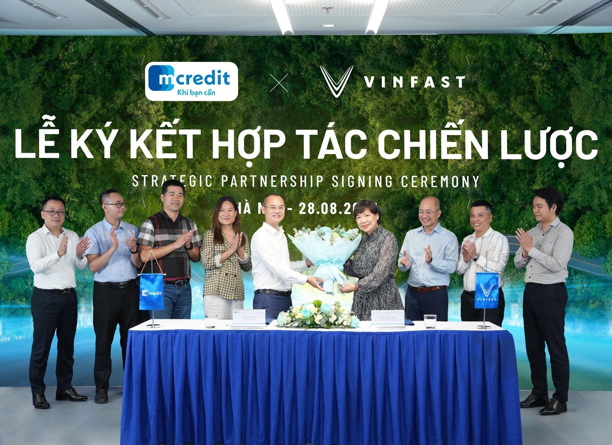 Mcredit xuất sắc lọt Top 200 doanh nghiệp lớn nhất Việt Nam - Ảnh 1.