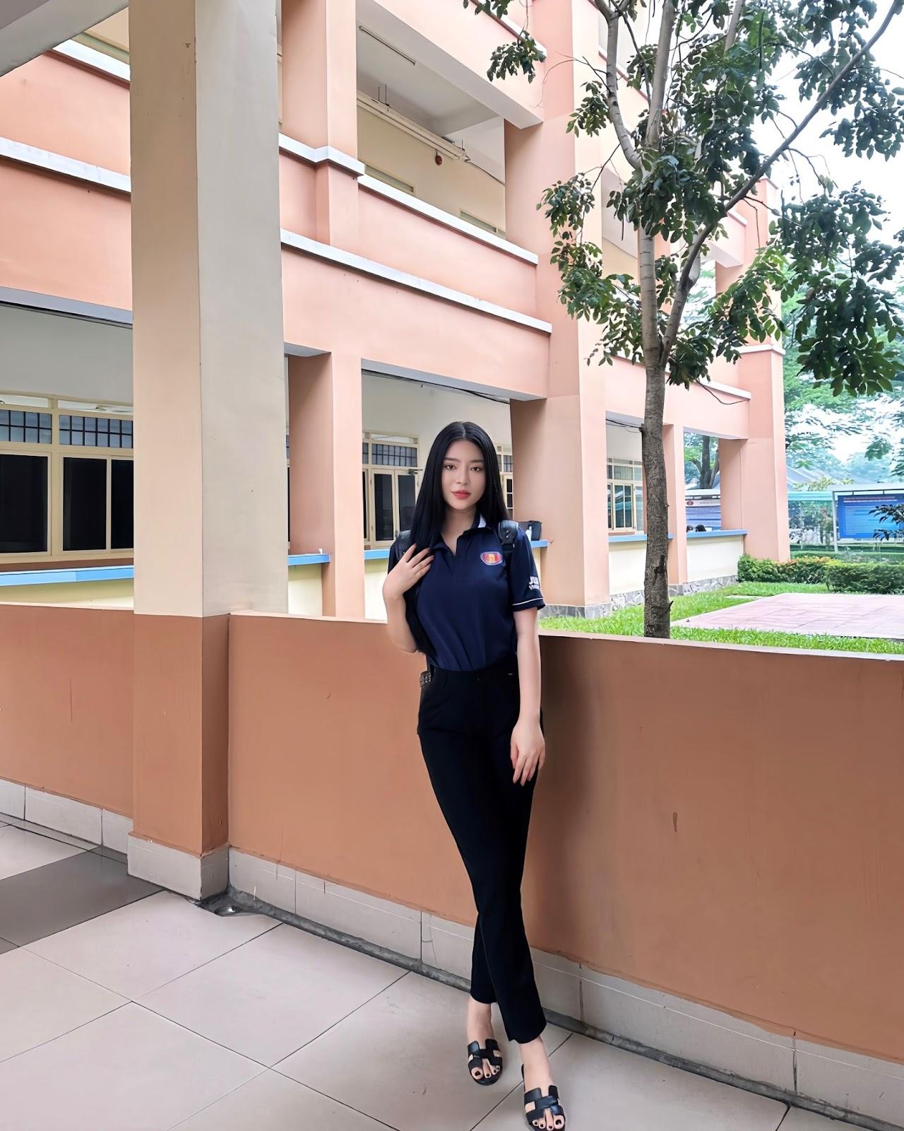 Nữ sinh Nhân văn Võ Nguyễn Mỹ Uyên chia sẻ về nghề người mẫu ảnh - Ảnh 1.
