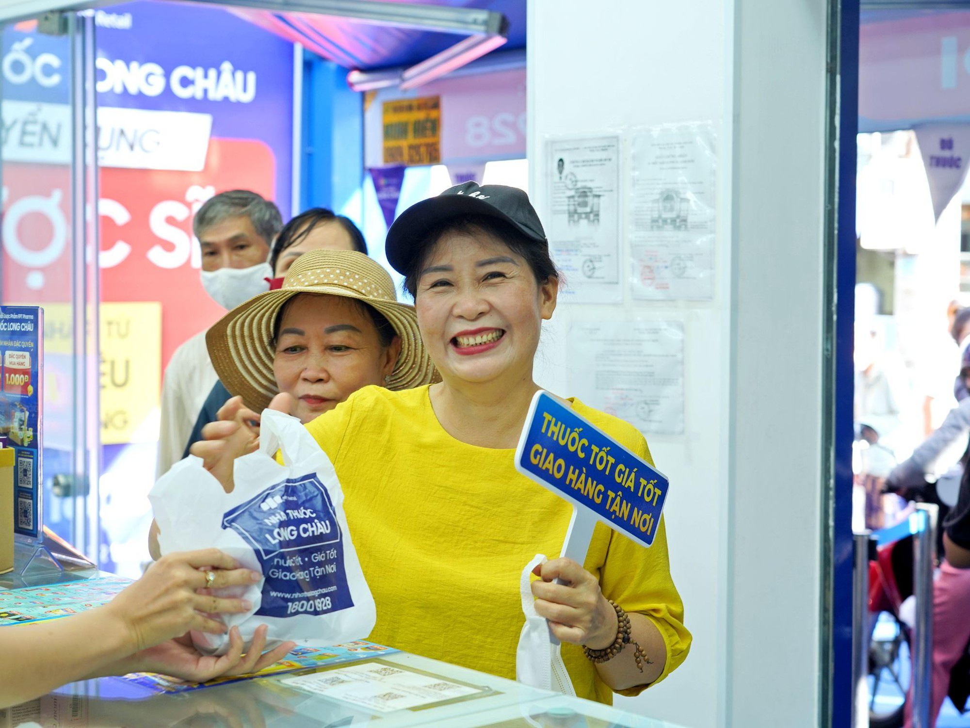 Câu chuyện “160.000 sản phẩm - 3 nụ cười”: FPT Long Châu tạo nên sự khác biệt - Ảnh 1.