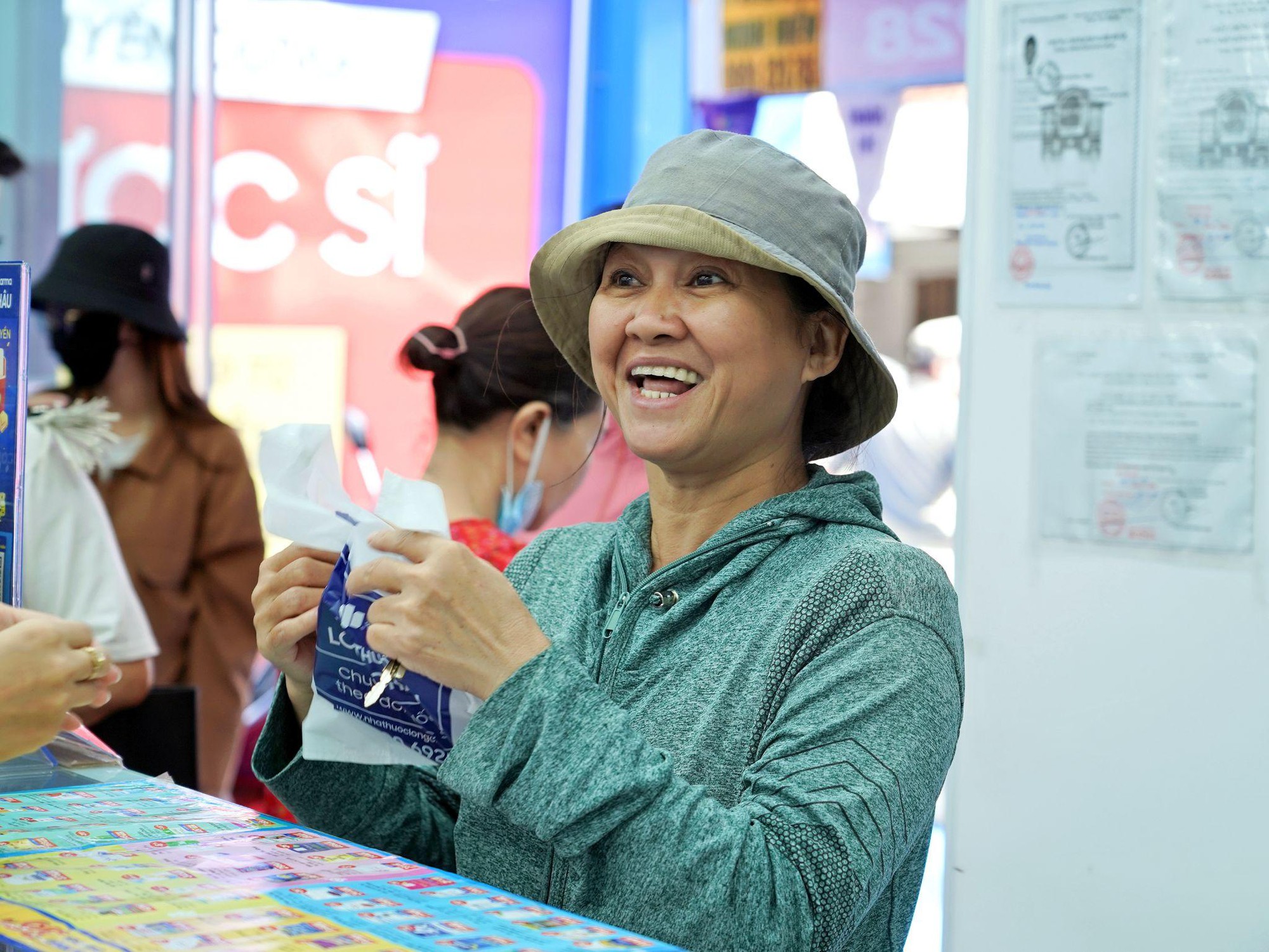 Câu chuyện “160.000 sản phẩm - 3 nụ cười”: FPT Long Châu tạo nên sự khác biệt - Ảnh 2.
