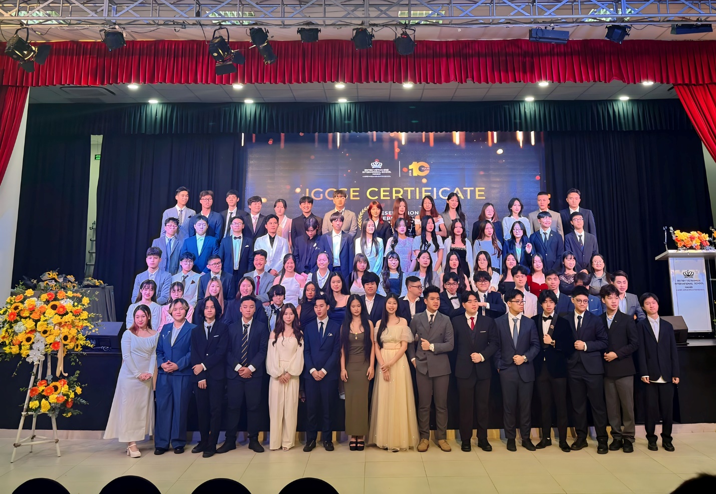 Lễ trao chứng chỉ IGCSE 2023 tại BVIS Hà Nội: Thành tích ấn tượng, giữ vững vị thế - Ảnh 1.