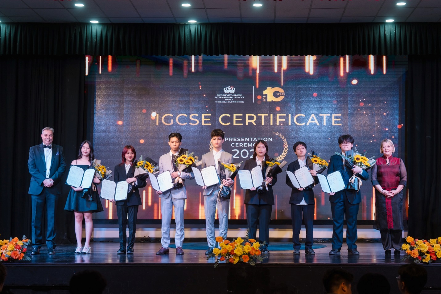 Lễ trao chứng chỉ IGCSE 2023 tại BVIS Hà Nội: Thành tích ấn tượng, giữ vững vị thế - Ảnh 2.