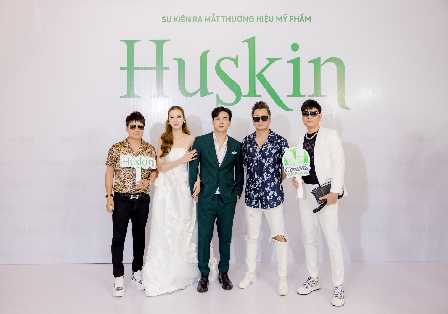 Vợ chồng Hồ Quang Hiếu ra mắt thương hiệu mỹ phẩm Huskin - Ảnh 1.