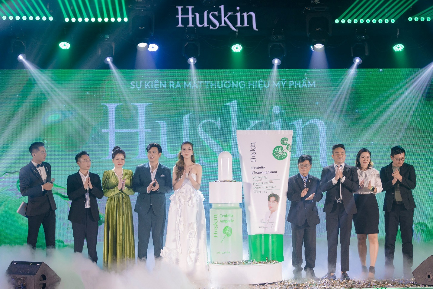 Vợ chồng Hồ Quang Hiếu ra mắt thương hiệu mỹ phẩm Huskin - Ảnh 2.