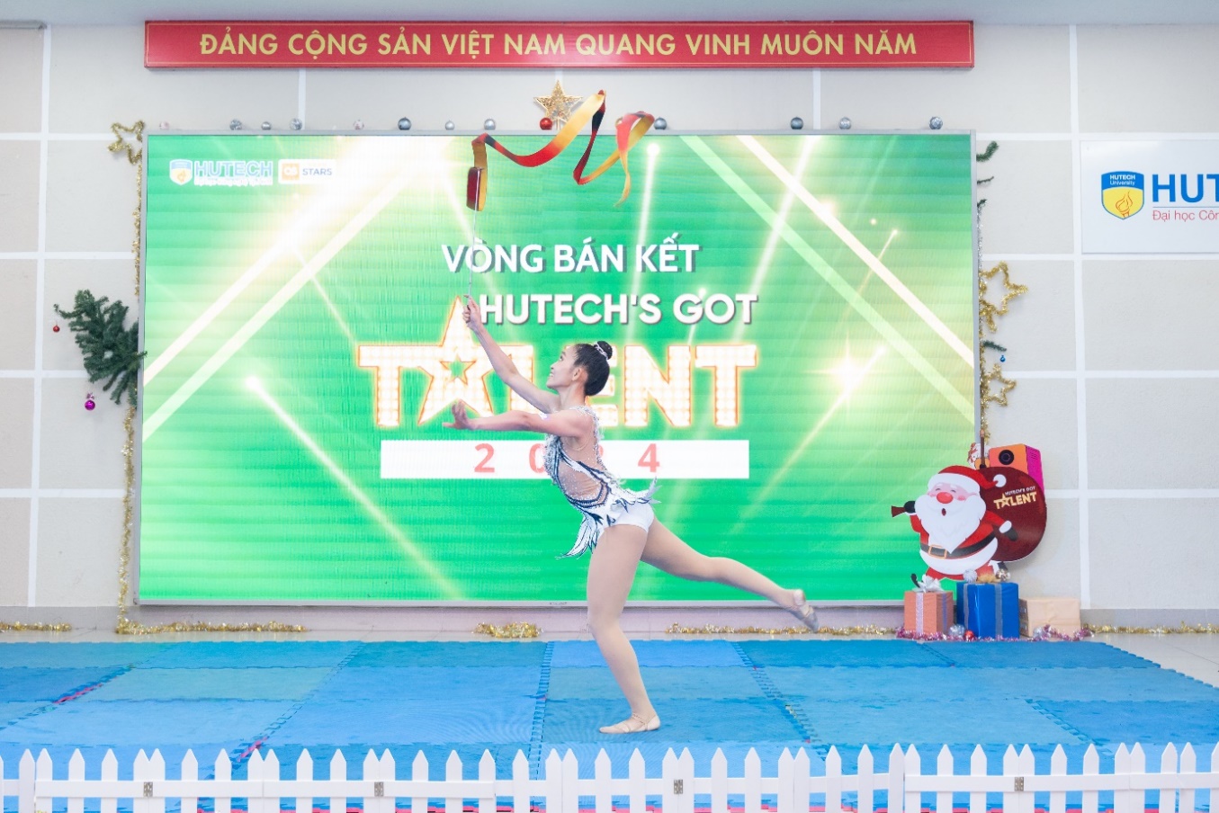 Huy chương Đồng SEA Games 31 gây “sốt” tại vòng Bán kết HUTECH’s Got Talent 2024 - Ảnh 2.