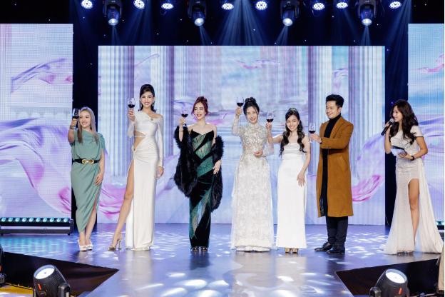 Siêu mẫu Võ Hoàng Yến, diễn viên Khánh Huyền khoe nhan sắc mỗi người một vẻ tại sự kiện VITA Venus Gala Dinner - Ảnh 8.