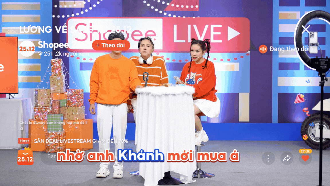 Duy Khánh mang quà Giáng sinh 100 triệu đến Chuyện Vui Sốp Pi 25.12 - Ảnh 3. Duy Khánh mang quà Giáng sinh 100 triệu đến Chuyện Vui Sốp Pi 25.12 - Ảnh 3.