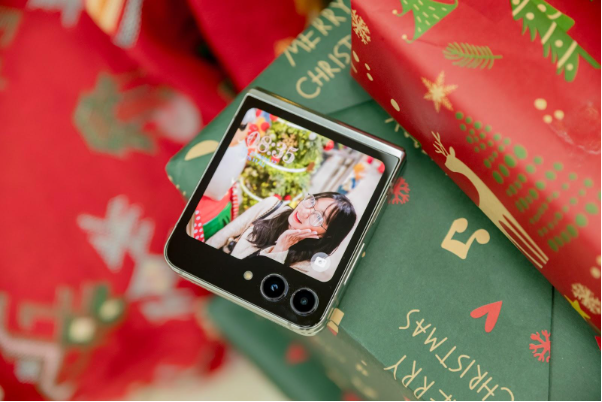 Tung tăng mùa lễ hội, đón giáng sinh ấm áp với Galaxy Z Flip5 - Ảnh 2.